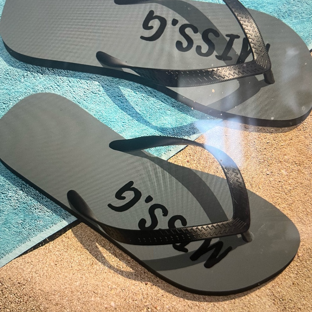 MISS.G SIGNATURE FLIP FLOPS